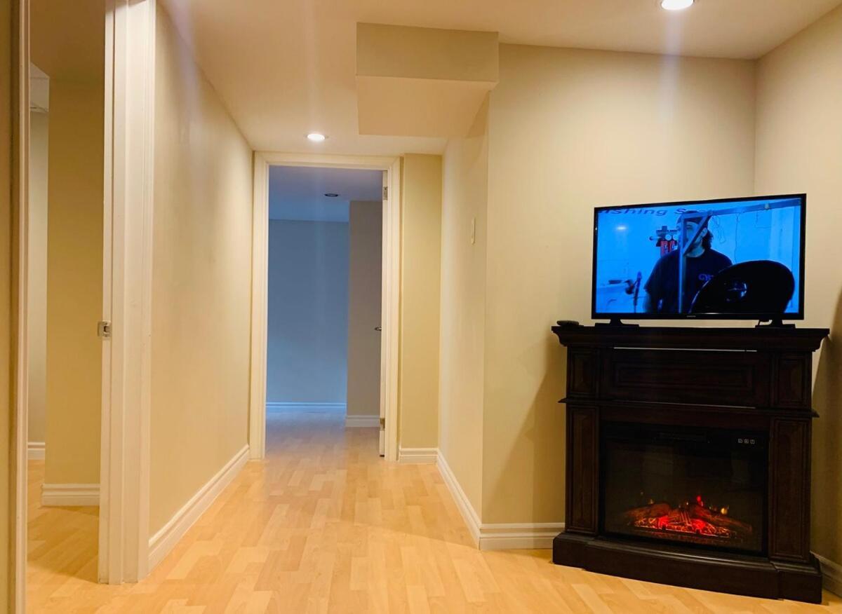 Finished 2 Bedroom Apartment In An Upscale Area Of Ajax Extérieur photo